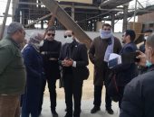 إزالة مصنعين للريش تسببا بانبعاث روائح كريهة بالخانكة ومراجعة تراخيص 2 آخرين