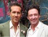 هيو جاكمان ورايان رينولدز يتعاونان مجددًا خارج عالم مارفل