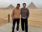 ويل سميث يزور الأهرامات ويلتقط الصور التذكارية 