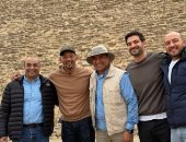 ويل سميث من زيارته لآثار الجيزة: اللي يبني الأهرامات يعمل أي حاجة