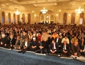 ​محافظ القاهرة ووزراء يؤدون صلاة الجمعة بمسجد العزيز الحكيم بالمقطم