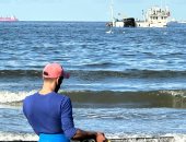 أمام السفينة الغارقة.. صيادو بورسعيد يبحثون عن رزقهم بمياه المتوسط .. فيديو