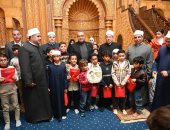 محافظ جنوب سيناء يوزع هدايا وجوائز على المتميزين بالبرنامج التثقيقى للطفل