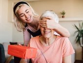 6 هدايا مميزة يمكن تقديمها لحماتك.. حتى لو مش سهل إرضائها