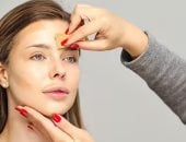 خطوات بسيطة لوضع مكياج إطلالة مميزة لصاحبات البشرة الجافة