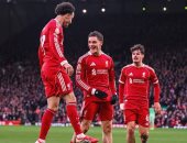 ليفربول ضد بيرنلي.. الريدز يتفوق بهدف فيرتز وسوبوسلاي يهدر ركلة جزاء