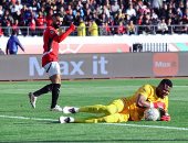 محمد صلاح يهدر فرصة التقدم لمنتخب مصر أمام نيجيريا فى الدقيقة 27.. صور 