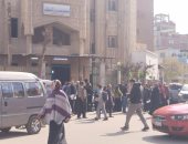 صلاة الجنازة على جثامين الأشقاء الـ5 ضحايا تسرب الغاز فى بنها.. فيديو وصور