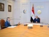 الرئيس السيسى يطّلع على بيان بحركة الملاحة فى قناة السويس.. فيديو  