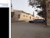 مشادة أمام مسجد تاريخي بالقاهرة.. زائرون يتهمون مواطنا بالمطالبة بدفع أموال