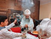 كنائس الأقصر تؤدى صلوات القداس الإلهى برمون احتفالاً بعيد الغطاس.. صور