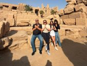 الموسم السياحى الشتوى يرسم السعادة فى قلوب سياح دول العالم.. الأفواج السياحية من أوروبا وآسيا والأميركتين يستمتعون فى قلب معابد الكرنك والأقصر.. والبالون يحقق أرقاما غير مسبوقة بتحليق 133 رحلة تقل 3350 سائحا