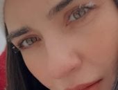 توبا بويوك أوستون بدون مكياج فى جلسة تصوير بباريس