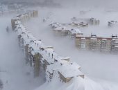 كامتشاتكا تختفى تحت الثلوج والروس يبحثون عن سياراتهم فى الشوارع.. فيديو