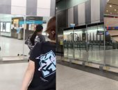 تغطية مرايا ممر محطة مترو فى سنغافورة بعد شكاوى الازدحام بسبب فرق الرقص 