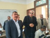 مدير تعليم القليوبية يتابع أعمال تصحيح امتحانات الشهادة الإعدادية 