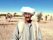 حكاية قاضى عرفى أنجب 21 ابنا وبنت ولديه 62 حفيدا وحفيدة.. حسن مسعود خليفة شيخ المرشدين فى الصحراء الغربية.. يعمل دليلا صحراويا للأفواج السياحية وقصاص أثر للمفقودين.. ورب أكبر عائلة فى الوادى الجديد.. فيديو وصور