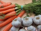 تفريزات رمضان.. أفضل طريقة لتخزين الجزر والثوم فى البيت