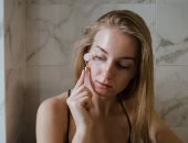 روتين العناية بالبشرة المجهدة من السهر والتخلص من علامات الشيخوخة