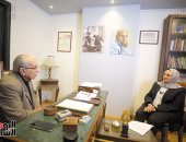 المخرج الكبير على بدرخان يفتح خزائن أسراره: حكايتى مع السندريلا بدأت بتعليمها السباحة ووقفت جنبى بعد الطلاق.. كواليس مشهد الاعتداء على سعاد حسنى فى الكرنك.. ورد فعل عنيف لأحمد زكى بعد استبعاده من البطولة..فيديو