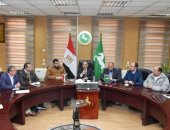 محافظ الشرقية يوجه بتذليل العقبات لتنفيذ مشروعي لوحة توزيع كهرباء للقرى