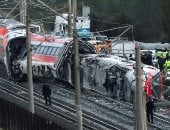 العالم هذا المساء.. قوات الجيش السوري تؤمن سد تشرين وريف الرقة وتنتشر في منطقة الجزيرة.. إسبانيا تعلن الحداد الوطني لمدة 3 أيام عقب حادث القطار.. ترامب لا يستبعد غزو جرينلاند ويهدد بفرض رسوم جمركية على أوروبا