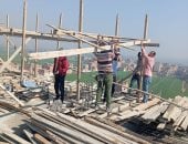 إزالة فورية لـ4 حالات تعدٍ بالبناء المخالف بقرية نيدة فى سوهاج.. صور