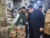 حملة تموينية مكبرة بطهطا تضبط مخزن مواد غذائية فاسدة ومجهولة المصدر..صور