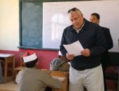 محافظ الوادى الجديد يتفقد لجان الشهادة الإعدادية الأزهرية بمعهد بنين موط بالداخلة