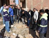 رئيس مياه القليوبية يتابع هبوط أرضى بشبكة الصرف الصحى بالقلج.. صور