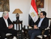 وزير الثقافة يبحث مع حسين فهمى استعدادات الدورة 47 من مهرجان القاهرة