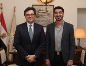 وزير الثقافة يلتقى المخرج كريم الشناوى لبحث التعاون ودعم التجارب السينمائية الشابة