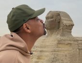ويل سميث يبرز كواليس زيارته إلى مصر من داخل الأهرامات.. فيديو وصور