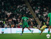 الأهلي يكتسح الخليج برباعية ويخطف وصافة الدوري السعودي.. فيديو