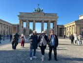 درجة الحرارة صفر وإقبال على بوابة براندنبورج الشهيرة في ألمانيا.. مباشر