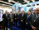 رئيس الوزراء يتفقد جناح مركز المعلومات ودعم اتخاذ القرار بمعرض للكتاب