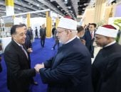 رئيس الوزراء يتفقد جناح الأزهر بمعرض الكتاب ويشيد برسالته العلمية والتنويرية