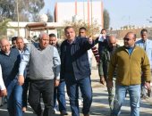 محافظ الوادى الجديد يتفقد كفاءة التشغيل بمحطة كهرباء الفرافرة وخطة التوسعات