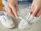طرق تنظيف الحذاء الأبيض بخطوات بسيطة.. المكونات متوفرة فى بيتك