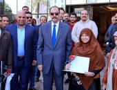 محافظ سوهاج يكرم 32 من خريجى برنامج ريادة الأعمال للأشخاص ذوى الإعاقة