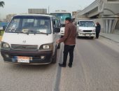 بعناصر متخفية بين الركاب.. حملات مفاجئة بالجيزة تضرب مخالفات سيارات السرفيس