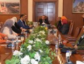 محافظ بورسعيد يستقبل رئيس مياه القناة لبحث عدد من المشروعات