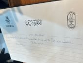 رئيس الوزراء يسجل كلمة  تذكارية فى سجل جناح الأزهر الشريف بمعرض الكتاب