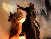 مغامرات فى النار.. كرنفال قفز الخيول للتأكد من صحتها بإسبانيا