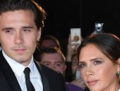 فيكتوريا بيكهام تتجاهل أزمة تصريحات ابنها بروكلين وتنشر صورة مع زميلتها