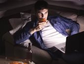 بتسهر ولا بتنام بدرى.. ما تأثير نمط حياتك على صحتك وعضلاتك