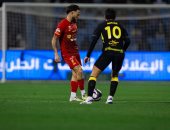 القادسية ضد الاتحاد.. التعادل الإيجابى 1 - 1 ينهى الشوط الأول ( فيديو )