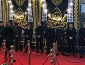 تأثر رضا البحراوي خلال عزاء والدته بطنطا وعصام صاصا يواسيه