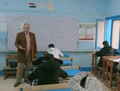 فى يومها الأخير.. مدير تعليم أسيوط يتفقد ختام امتحانات الشهادة الإعدادية