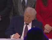 ترامب يوقع ميثاق مجلس السلام العالمي.. ويعد أهالى غزة بـ حياة رغيدة.. الرئيس الأمريكي وويتكوف يشكران مصر والرئيس السيسى.. دونالد: سنحل أزمة سد النهضة.. ورسالة خاصة من علي شعث للحضور